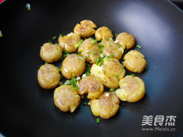 Pan-fried Black Pepper Potatoes recipe