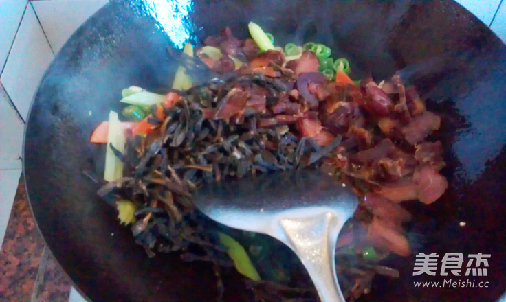 Stir-fried Bacon with Dried Cowpea recipe