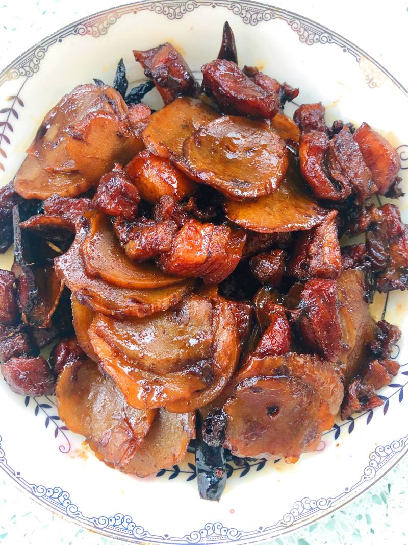 Braised Pork Stew with Dried Potato Chips recipe