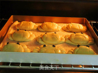 Crab Fun Cantonese Mooncake recipe