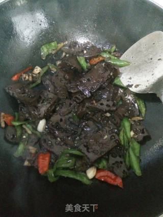 Stir-fried Pork Blood with Chili recipe