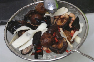 Guangdong Old Fire Soup-maca Mushroom and Wolfberry Soup recipe