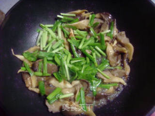 Stir-fried Fresh Mushrooms with Leeks. recipe