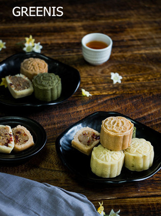 Gris Kitchen Raspberry and Chestnut Mooncakes