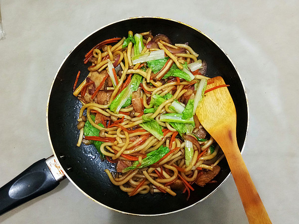 Stir-fried Udon Noodles with Bacon and Black Pepper recipe