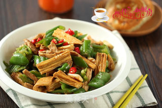 Stir-fried Pork with Green Pepper and Yuba recipe