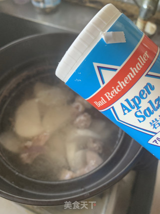 Stewed Beef Brisket with White Radish recipe