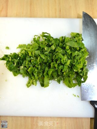 Griddle with Minced Pork and White Radish Leaves recipe