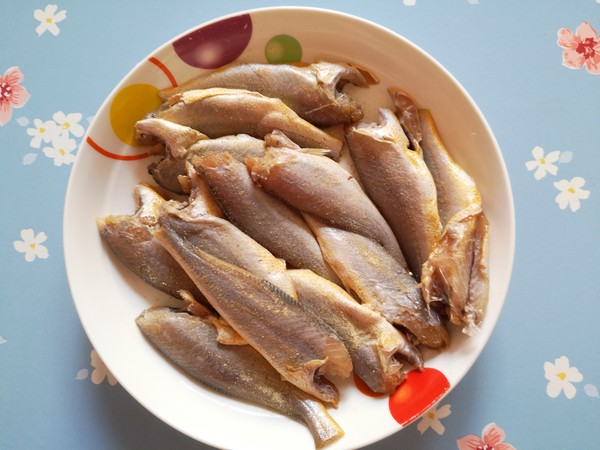 Fried Small Yellow Croaker recipe