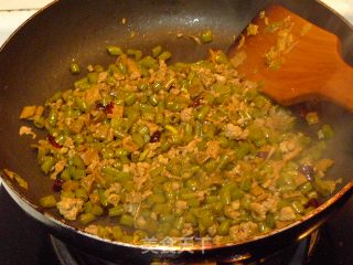 Stir-fried Minced Pork with Dried Bamboo Shoots and Capers recipe
