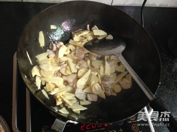 Stir-fried Pork with Winter Bamboo Shoots recipe