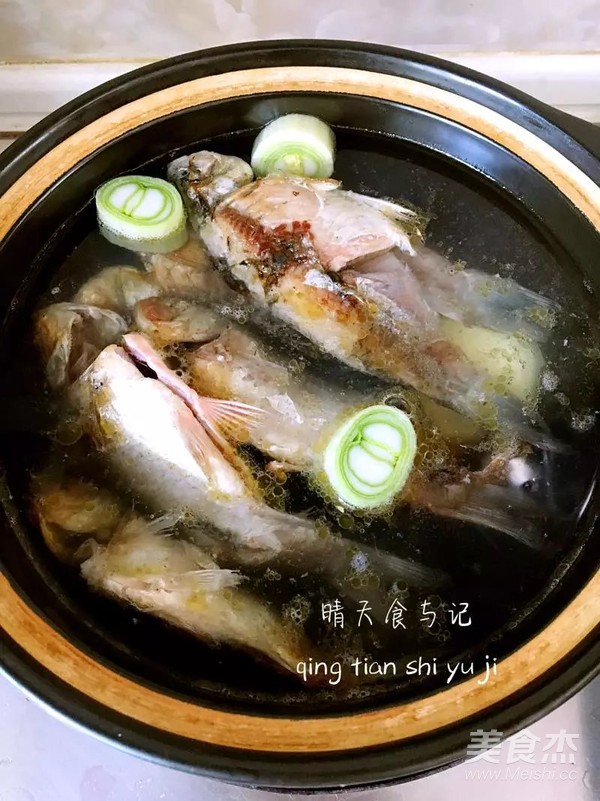 A Bowl of Delicious Crucian Carp Soup for Health in Spring! recipe