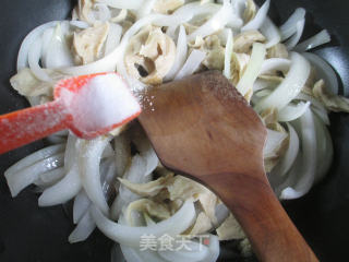 Stir-fried Gluten with White Onion recipe