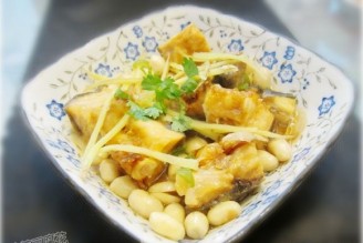 Steamed Dried Fish with Peanuts recipe