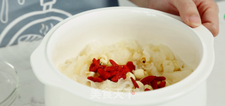 Warm and Delicious Sweet Soup-tremella Lotus Soup recipe