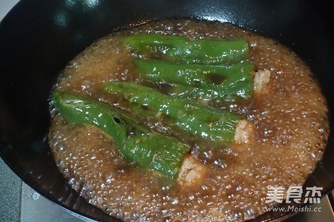 Stuffed Meat with Tiger Skin and Green Peppers recipe