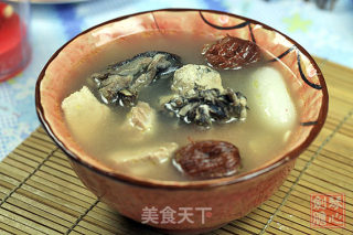 Nourishing Yin, Nourishing Lungs and Nourishing Skin--sea Coconut Snail and Black Chicken Soup recipe