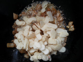 Stir-fried Horseshoe with Pork Belly recipe
