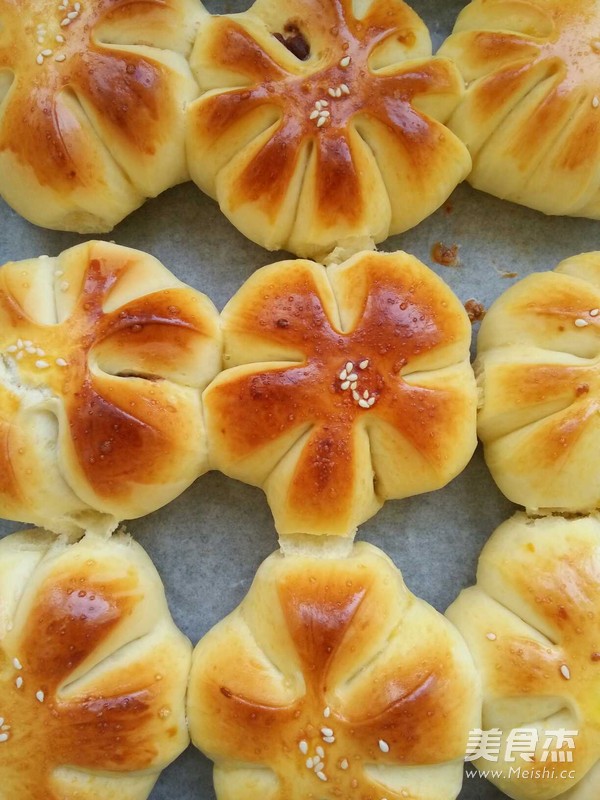 Bean Paste Flower Bread recipe