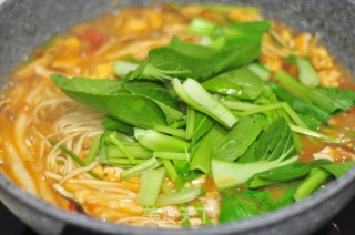 Pot Noodles with Tomato and Egg recipe