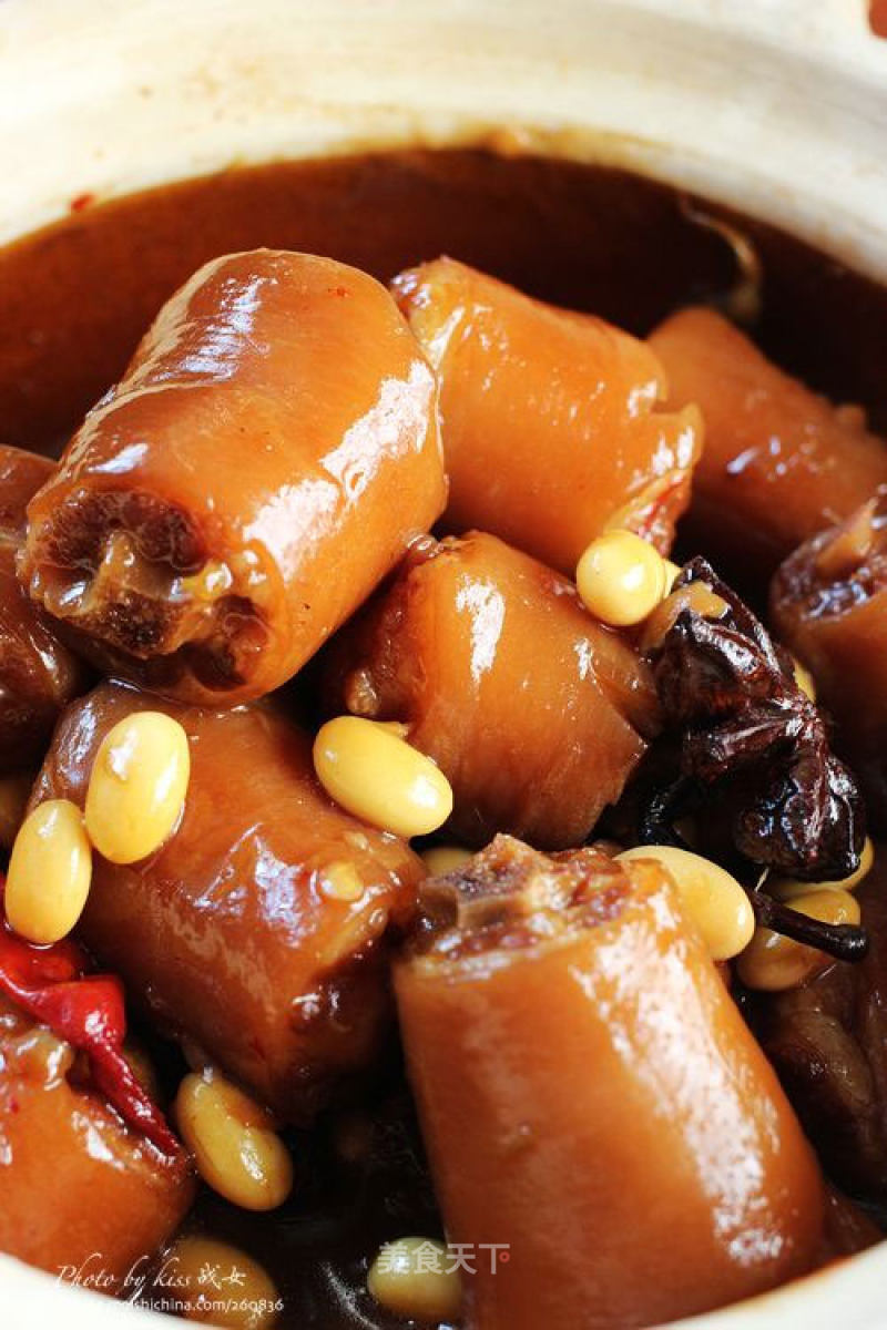 Fragrant and Soft Glutinous---soya Bean Braised Pork Tail