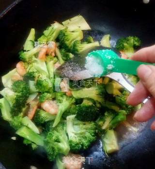 Stir-fried Broccoli with Shrimp recipe