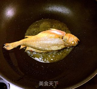 Sauce-flavored Yellow Croaker recipe