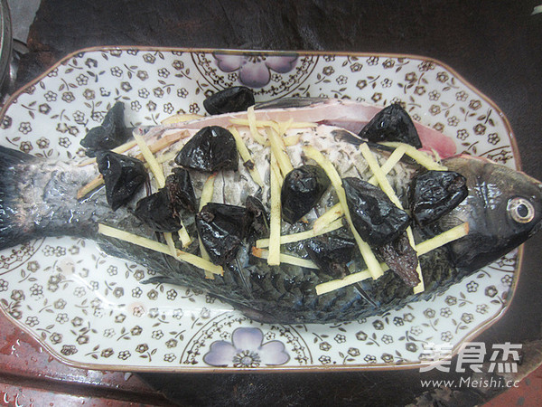 Steamed Crucian Carp with Olive Horn recipe