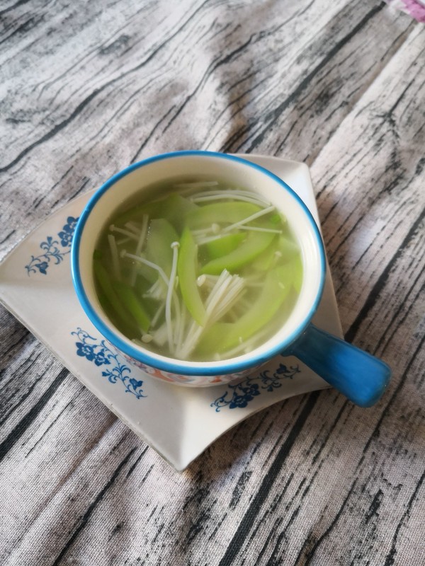 Zucchini and Enoki Mushroom Soup recipe