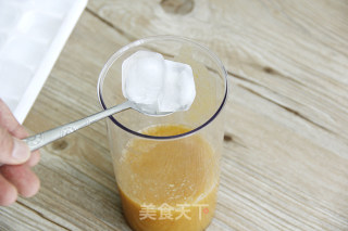 Freshly Squeezed Ice Yellow Peach Juice recipe