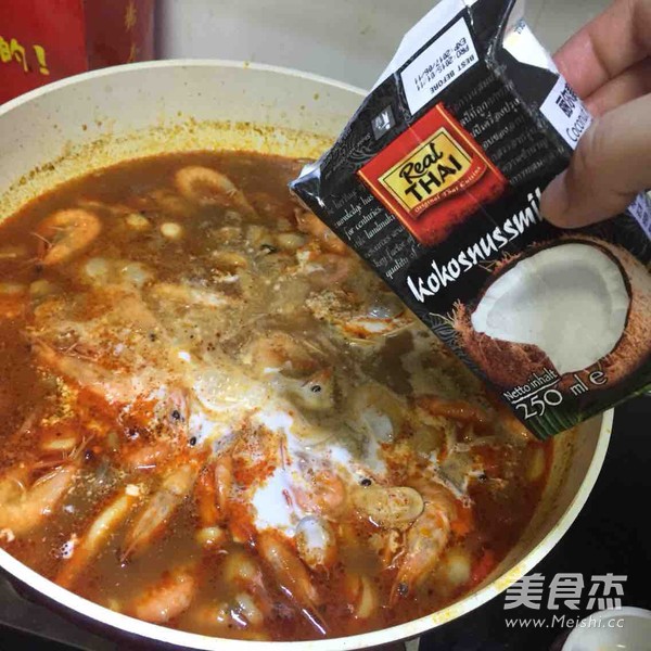 Mixed Mushroom Seafood Tom Yum Goong Soup recipe