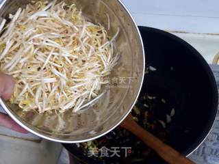 Summer Fast Food-fried Shredded Pork with Fungus and Bean Sprouts recipe