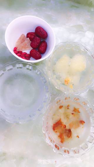 Peach Gum Soap Soup with Mi Xueyan and Tremella recipe