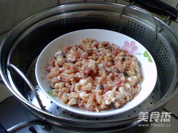 Steamed Meatloaf with Scallop and Mushroom recipe