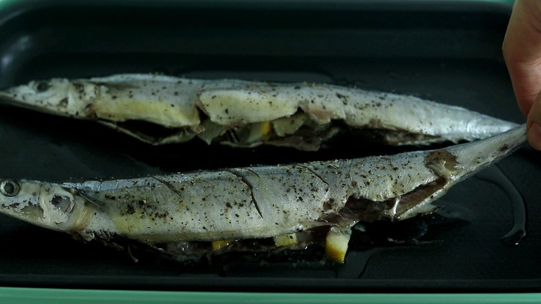 Pan-fried Saury with Lemon recipe