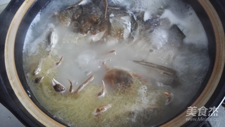 Small Crab Fish Head Mushroom Soup recipe