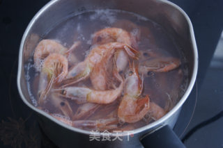 Four Processes of Simmering, Deep-frying and Frying to Create A European Cup of Finger-sucking Snacks-finger-sucking Arctic Shrimp with Tea recipe