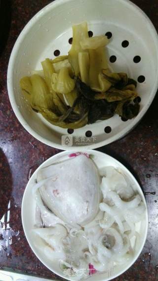 Stir-fried Cuttlefish with Pickles recipe