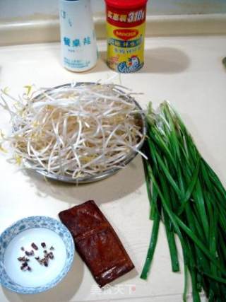 Spring Healthy Vegetable "leek Sprouts Stir-fragrant and Dried" recipe