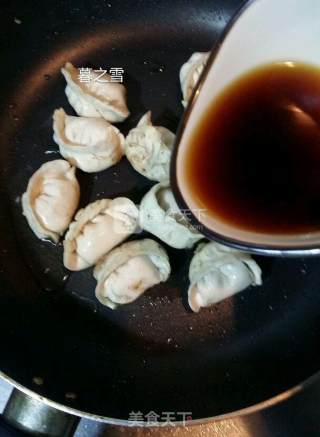 Pan-fried Quick-frozen Mushroom Dumplings recipe