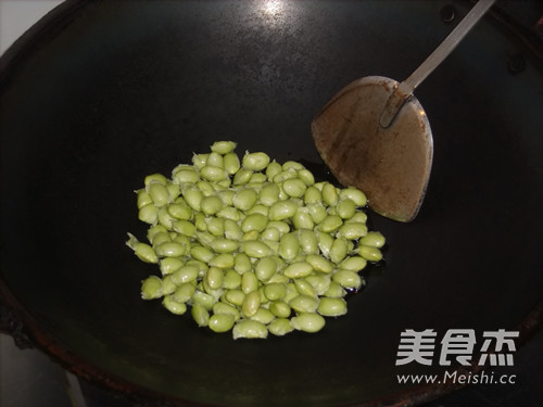 Stir-fried Edamame with Watermelon Peel recipe