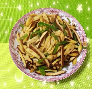 Stir-fried Shredded Bamboo Shoots with Dried Green Peppers recipe