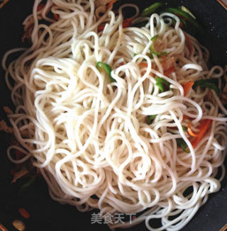 Fried Noodles with Shredded Pork and Vegetables recipe