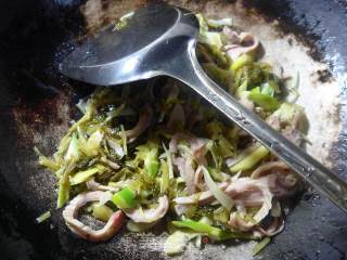 Stir-fried Pork Belly with Pickled Vegetables and Leishan recipe