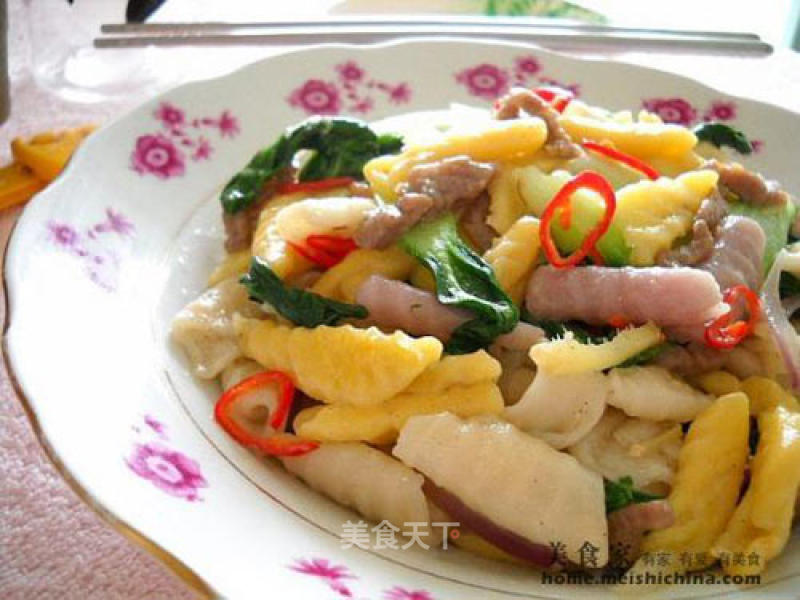Stir-fried Spiral Noodles with Beef recipe