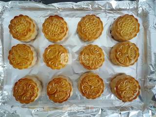 #新良第一节婚纱大赛# Cantonese-style Mung Bean Paste Egg Yolk Mooncakes recipe