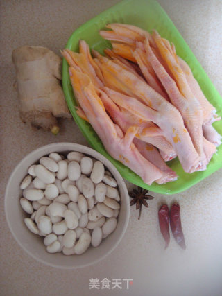 Roasted Duck Foot with White Kidney Beans recipe