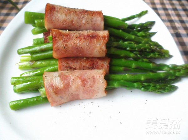 Bacon and Asparagus Rolls recipe