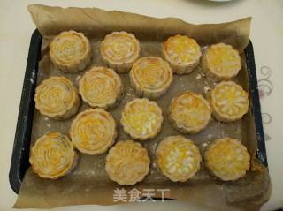 Bean Paste and Egg Yolk Mooncakes recipe