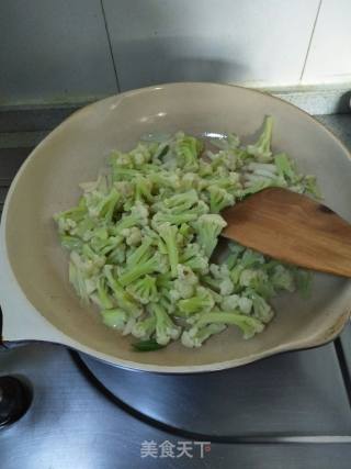 Stir-fried Green Peppers with Organic Cauliflower recipe